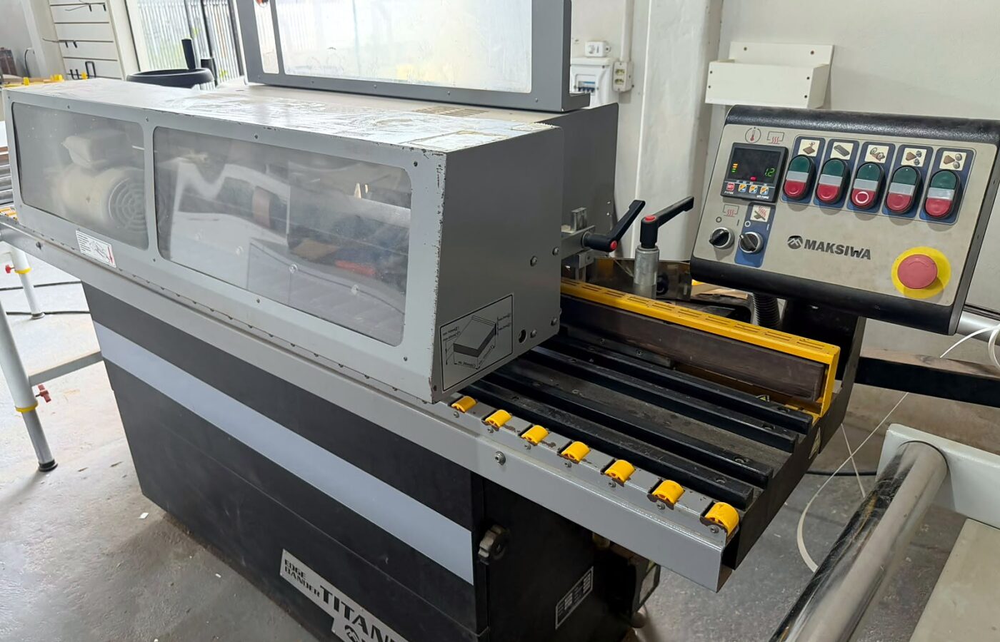 Coladeira Automática Maksiwa CNC.T